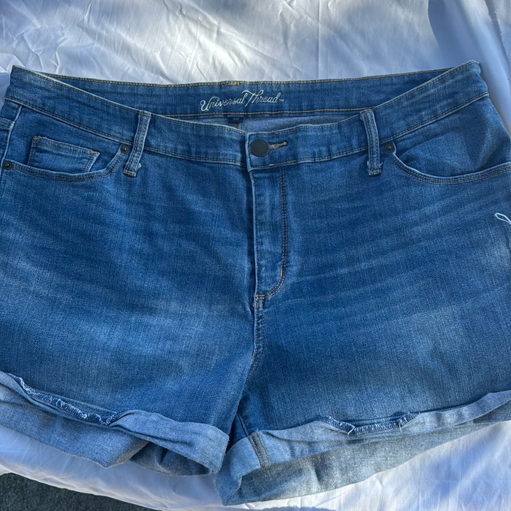 Universal Threads shorts